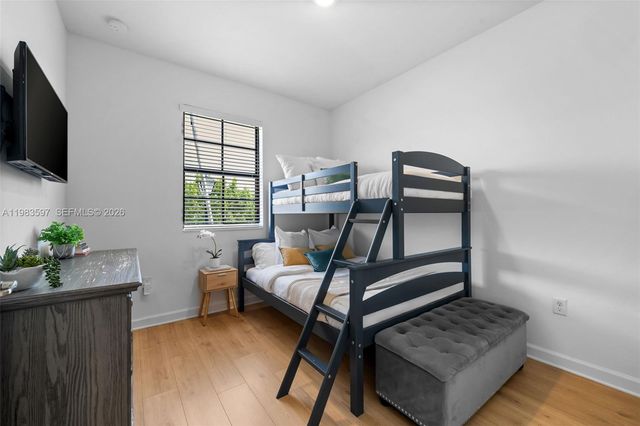 9380 W 33rd Ln, Hialeah, FL 33018