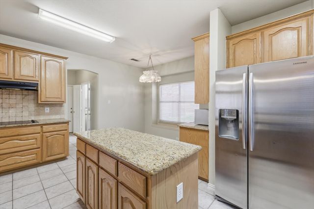 1052 E Seminole Trail, Carrollton, TX 75007