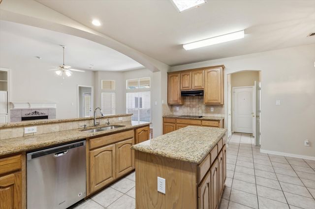 1052 E Seminole Trail, Carrollton, TX 75007