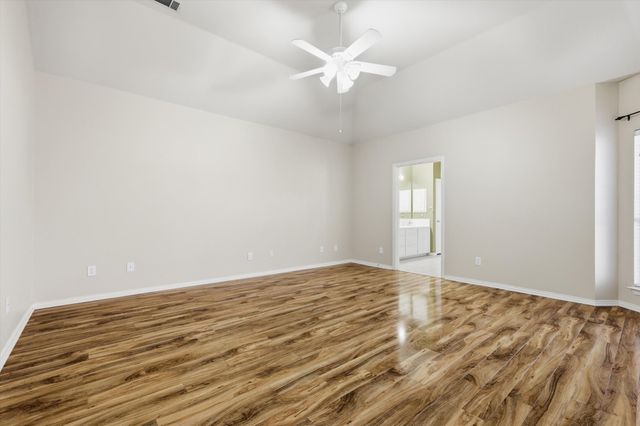 1052 E Seminole Trail, Carrollton, TX 75007