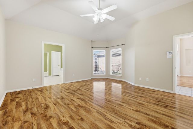 1052 E Seminole Trail, Carrollton, TX 75007