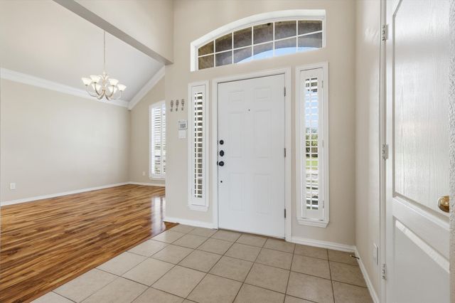 1052 E Seminole Trail, Carrollton, TX 75007