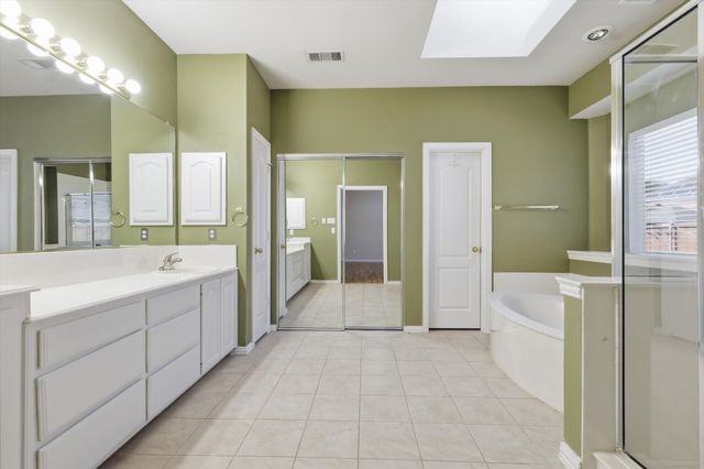 1052 E Seminole Trail, Carrollton, TX 75007