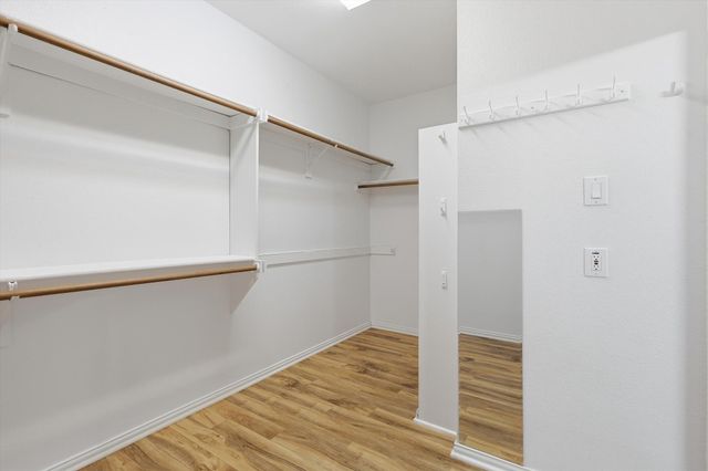 1052 E Seminole Trail, Carrollton, TX 75007