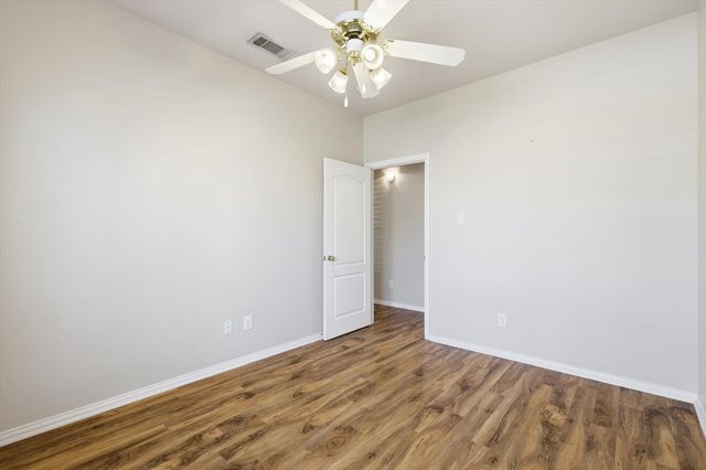 1052 E Seminole Trail, Carrollton, TX 75007