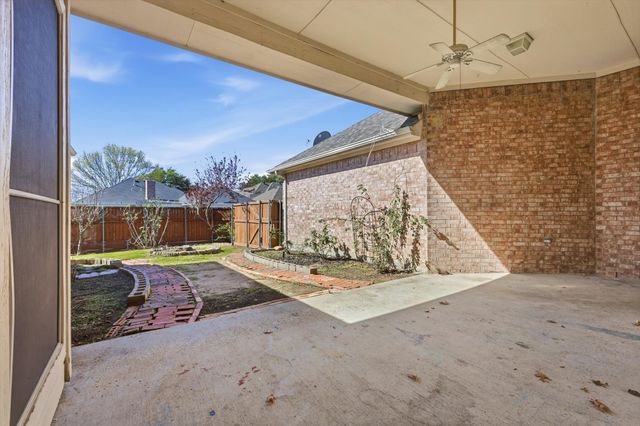1052 E Seminole Trail, Carrollton, TX 75007