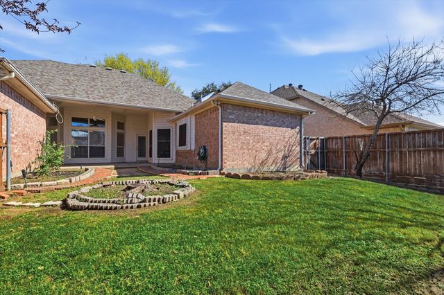 1052 E Seminole Trail, Carrollton, TX 75007