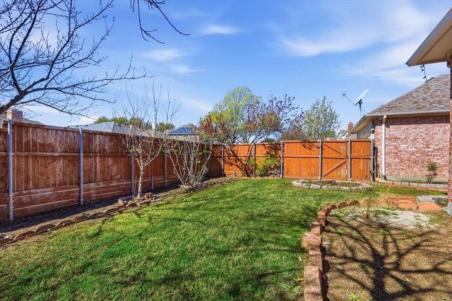 1052 E Seminole Trail, Carrollton, TX 75007