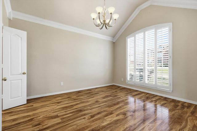 1052 E Seminole Trail, Carrollton, TX 75007