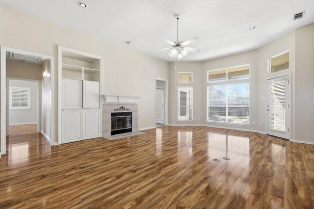 1052 E Seminole Trail, Carrollton, TX 75007