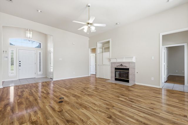 1052 E Seminole Trail, Carrollton, TX 75007