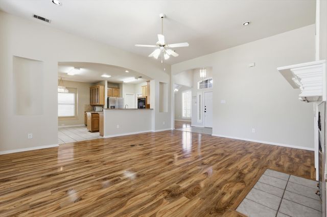 1052 E Seminole Trail, Carrollton, TX 75007