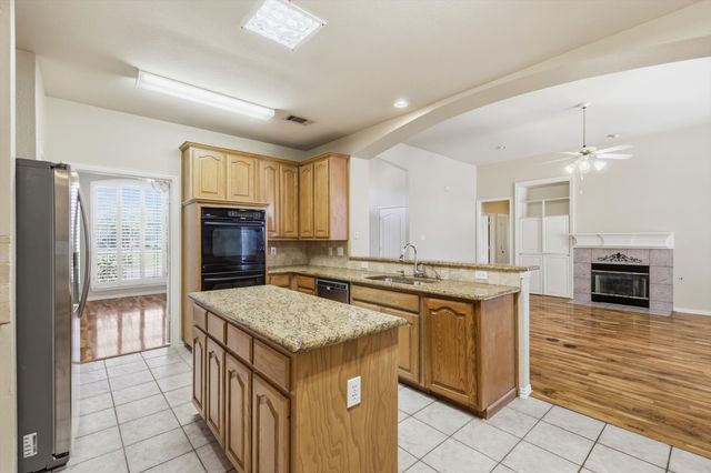 1052 E Seminole Trail, Carrollton, TX 75007