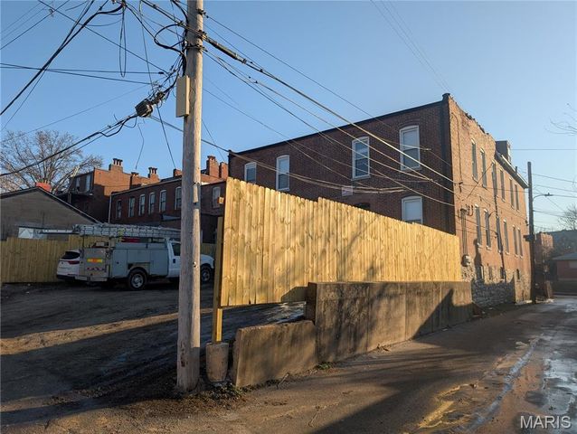 3743 Wisconsin Avenue, St Louis, MO 63118