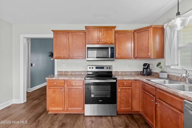 304 Pine Ridge Lane, Holly Ridge, NC 28445