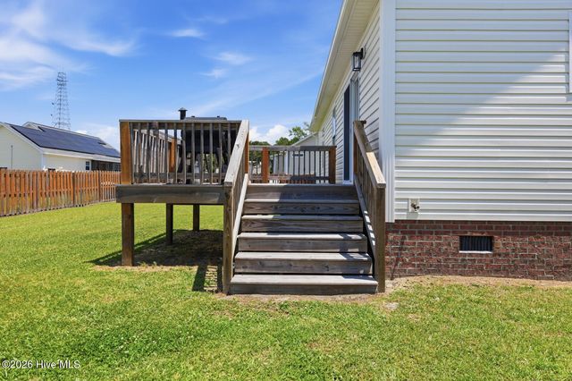 304 Pine Ridge Lane, Holly Ridge, NC 28445