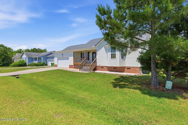 304 Pine Ridge Lane, Holly Ridge, NC 28445