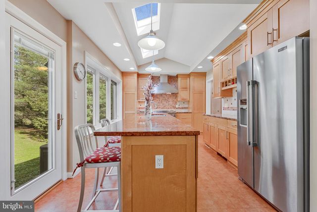 1438 BROOKHAVEN DR, Mclean, VA 22101
