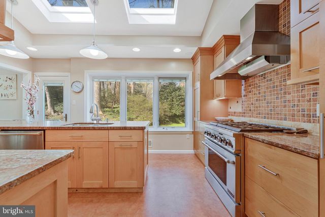 1438 BROOKHAVEN DR, Mclean, VA 22101