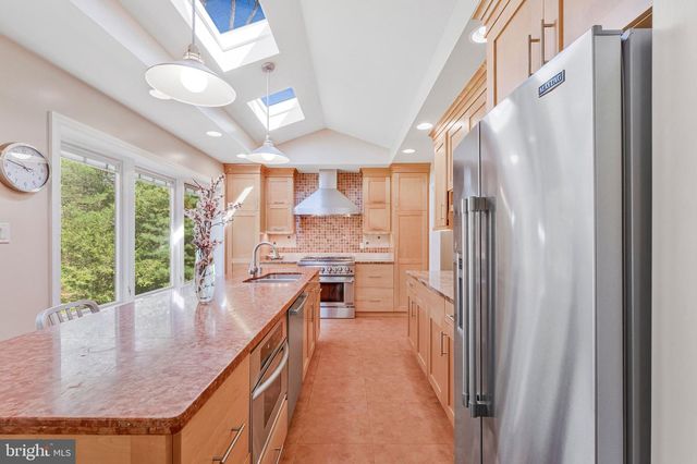 1438 BROOKHAVEN DR, Mclean, VA 22101