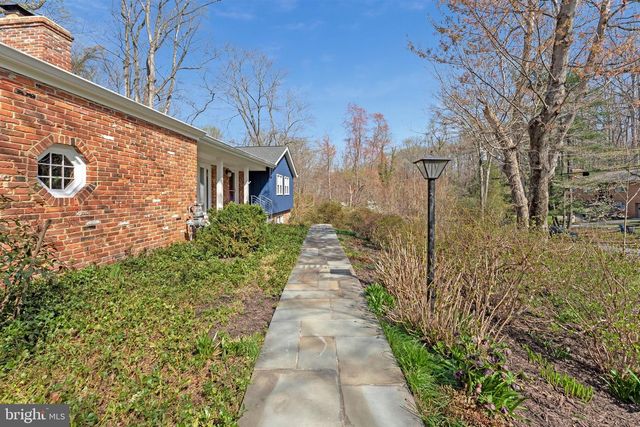 1438 BROOKHAVEN DR, Mclean, VA 22101