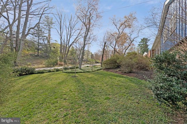 1438 BROOKHAVEN DR, Mclean, VA 22101