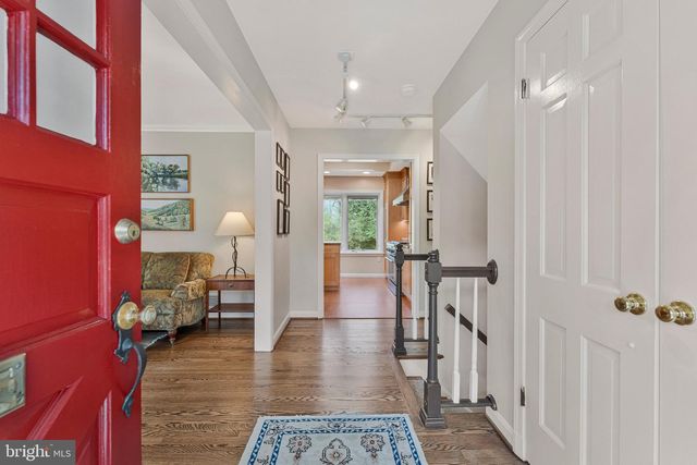 1438 BROOKHAVEN DR, Mclean, VA 22101