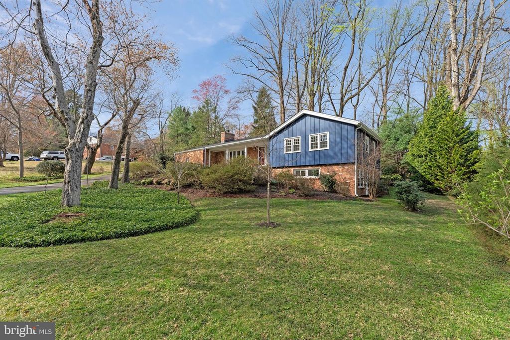 1438 BROOKHAVEN DR, Mclean, VA 22101