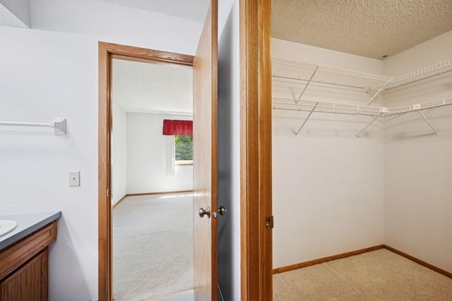 2639 Lake Court Circle 81, Mounds View, MN 55112