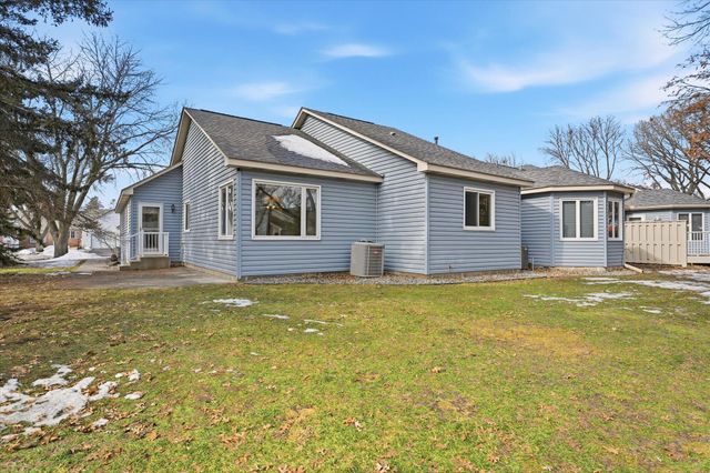 2639 Lake Court Circle 81, Mounds View, MN 55112