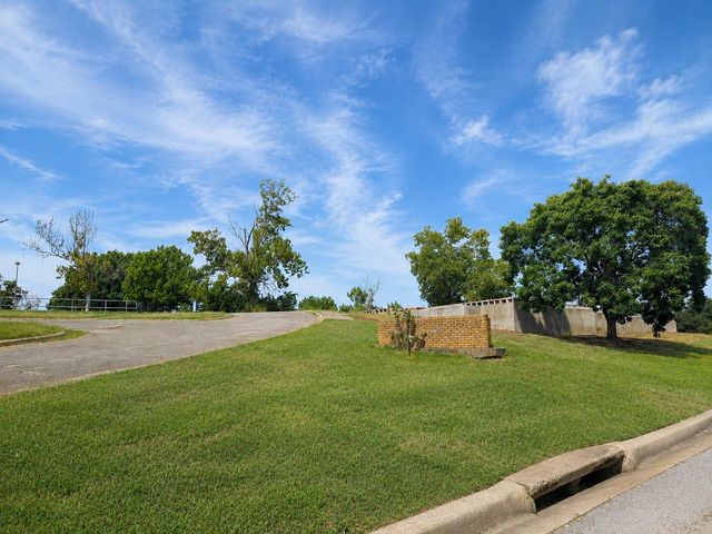 105 Memorial Drive, Denison, TX 75020