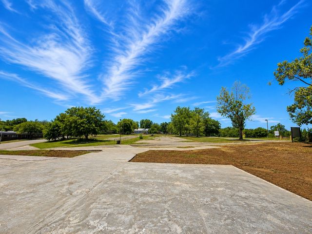 105 Memorial Drive, Denison, TX 75020