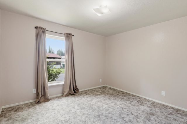 3215 E Bull Run Ln, Mead, WA 99021