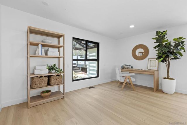 858 Rosecrans, San Diego, CA 92106