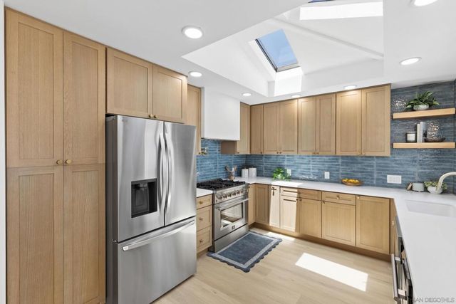 858 Rosecrans, San Diego, CA 92106