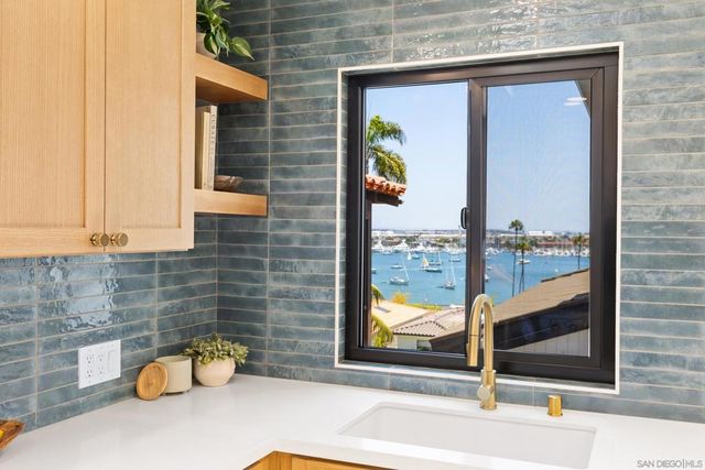 858 Rosecrans, San Diego, CA 92106