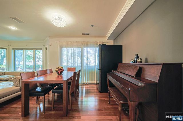 306 Smith Court R306, Edgewater, NJ 07020
