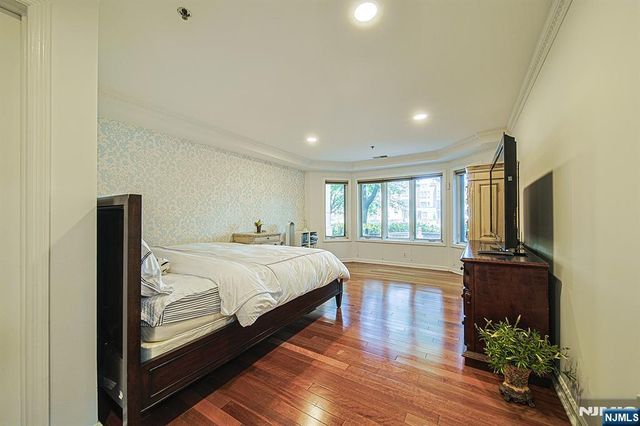 306 Smith Court R306, Edgewater, NJ 07020