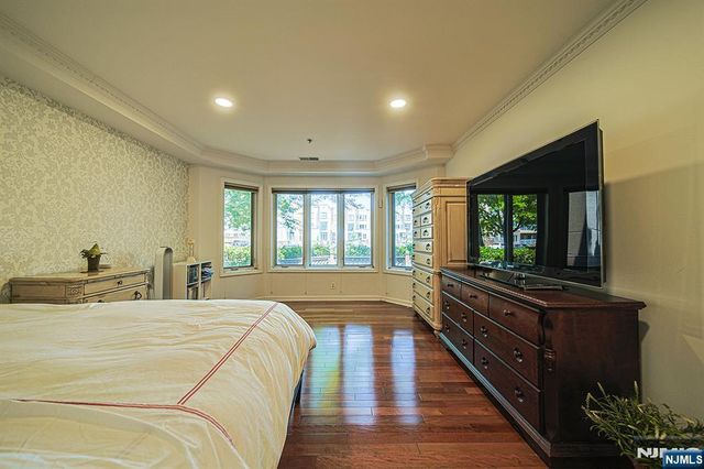 306 Smith Court R306, Edgewater, NJ 07020