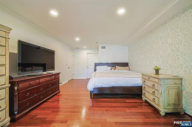 306 Smith Court R306, Edgewater, NJ 07020