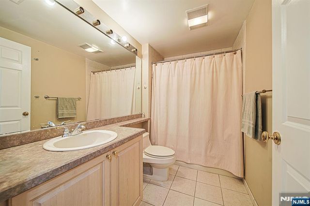 306 Smith Court R306, Edgewater, NJ 07020