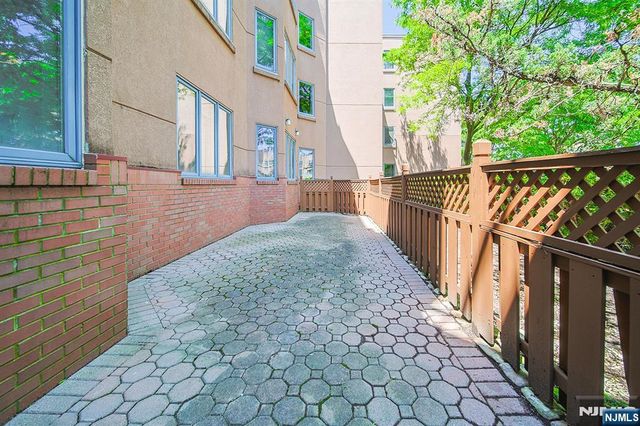 306 Smith Court R306, Edgewater, NJ 07020