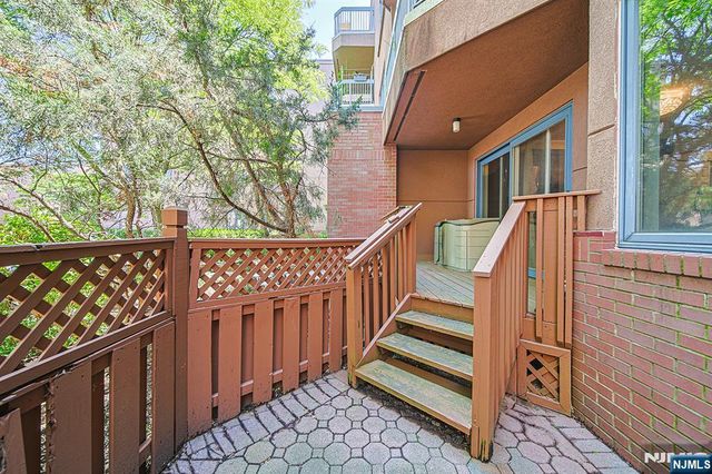 306 Smith Court R306, Edgewater, NJ 07020