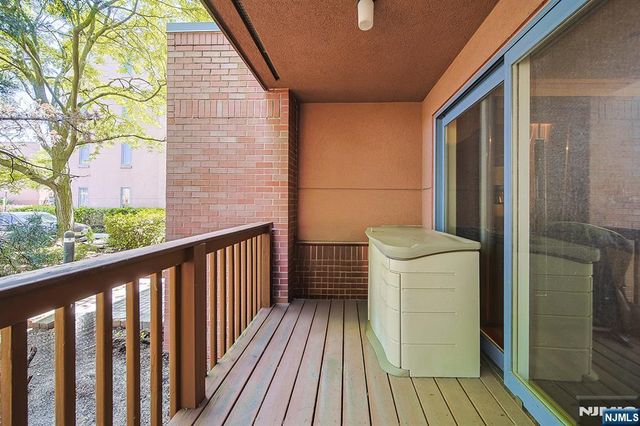 306 Smith Court R306, Edgewater, NJ 07020