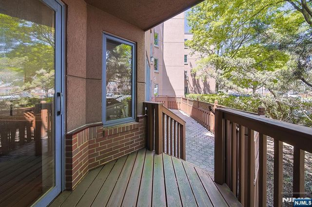 306 Smith Court R306, Edgewater, NJ 07020