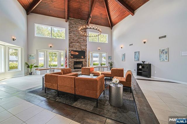 306 Smith Court R306, Edgewater, NJ 07020