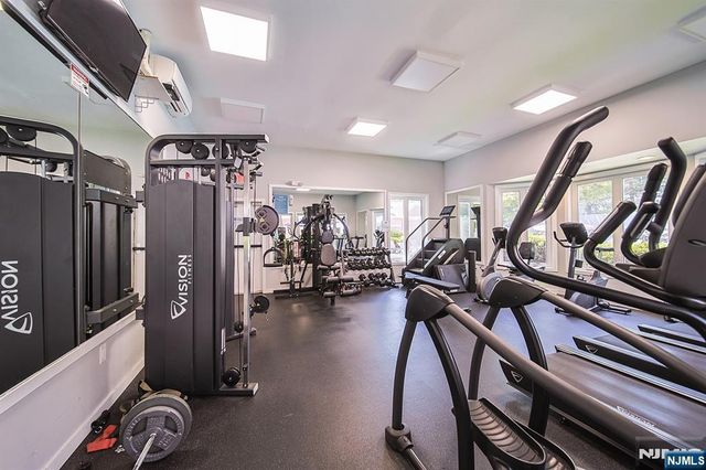 306 Smith Court R306, Edgewater, NJ 07020