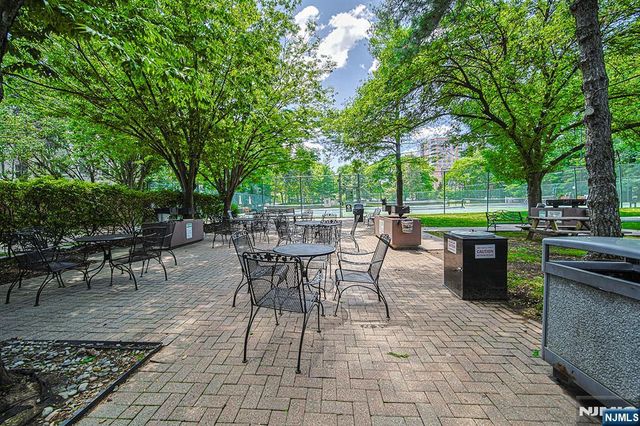 306 Smith Court R306, Edgewater, NJ 07020