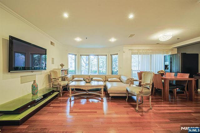 306 Smith Court R306, Edgewater, NJ 07020