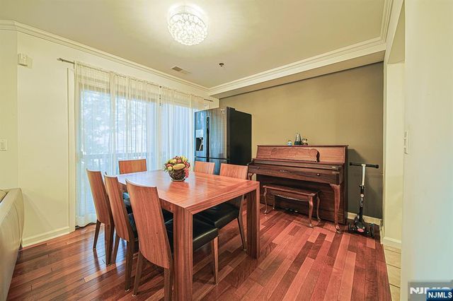 306 Smith Court R306, Edgewater, NJ 07020